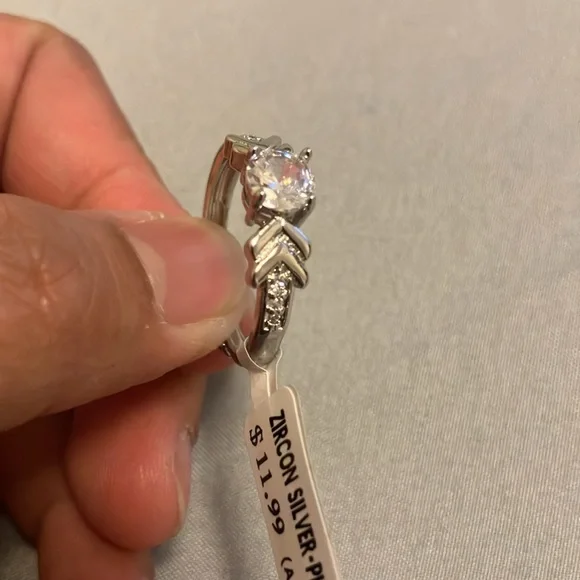 🌸 3/$15 Zircon silver plated ring - Picture 9 of 15